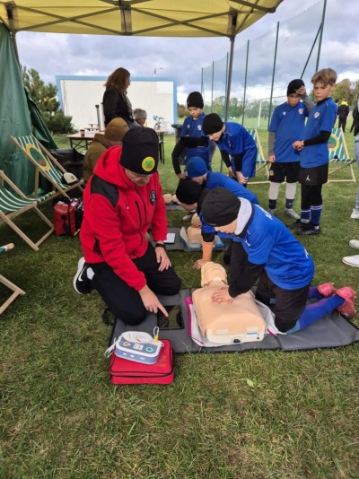 Nie tylko futbol! Orlik E2 ćwiczył także ratowanie życia