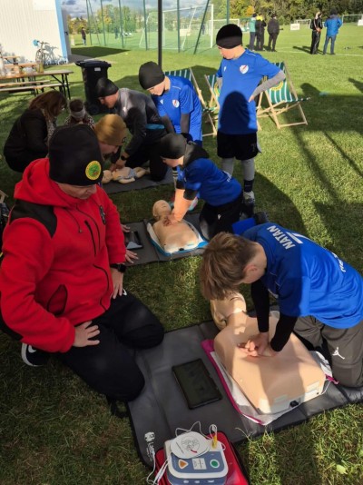 Nie tylko futbol! Orlik E2 ćwiczył także ratowanie życia