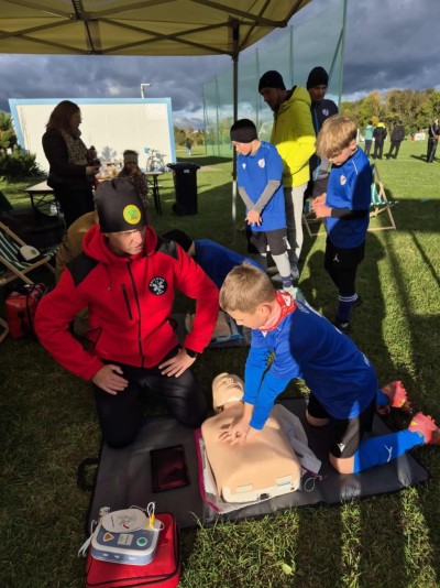 Nie tylko futbol! Orlik E2 ćwiczył także ratowanie życia