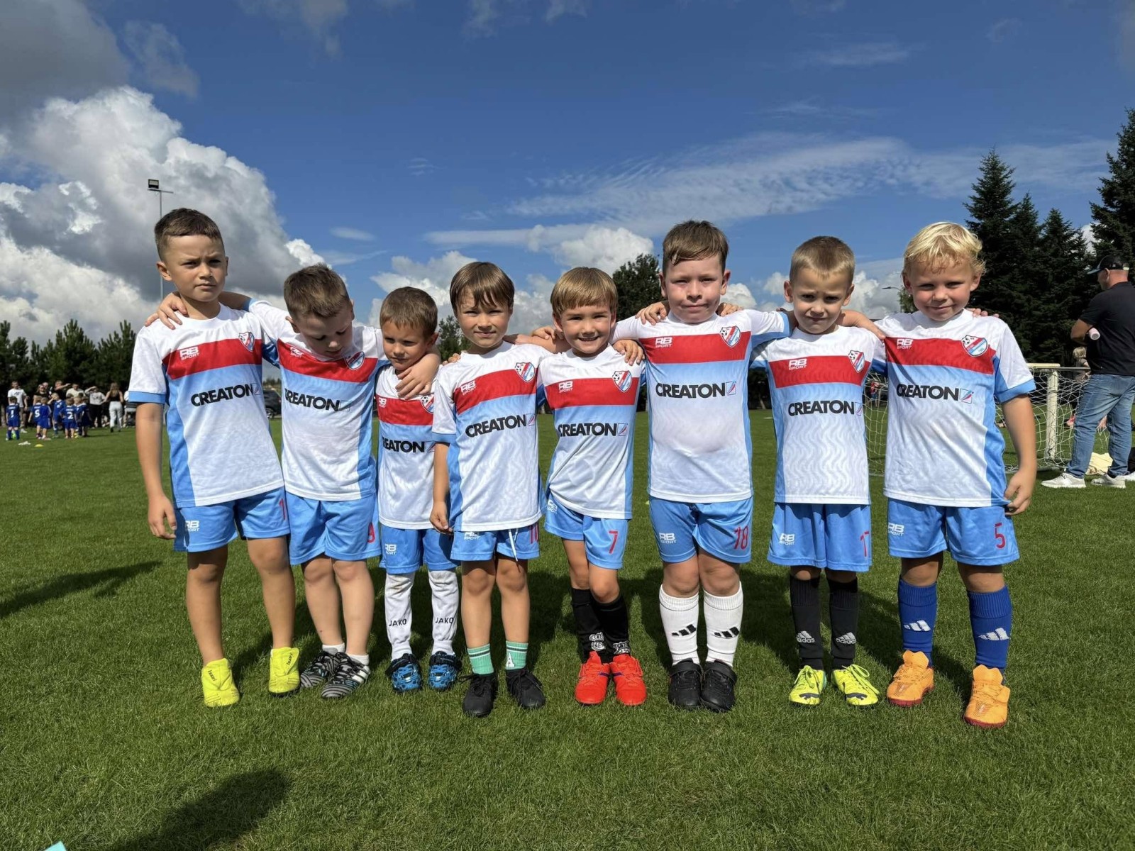 Orlik E1, Żak F2 i Skrzat G1 zagrali w Racocie – było dużo radości i goli!