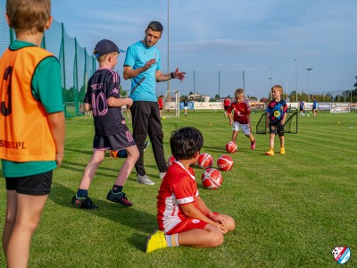 FOTO: Słoneczny wrzesień w pełni, a nasi młodzi piłkarze nie zwalniają tempa