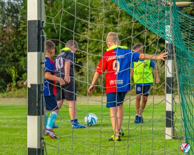 FOTO: Słoneczny wrzesień w pełni, a nasi młodzi piłkarze nie zwalniają tempa