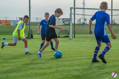 FOTO: Słoneczny wrzesień w pełni, a nasi młodzi piłkarze nie zwalniają tempa