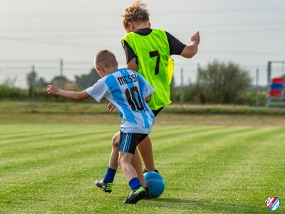 FOTO: Słoneczny wrzesień w pełni, a nasi młodzi piłkarze nie zwalniają tempa