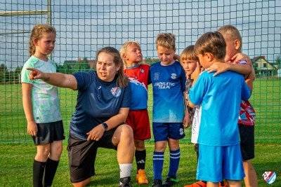 FOTO: Słoneczny wrzesień w pełni, a nasi młodzi piłkarze nie zwalniają tempa