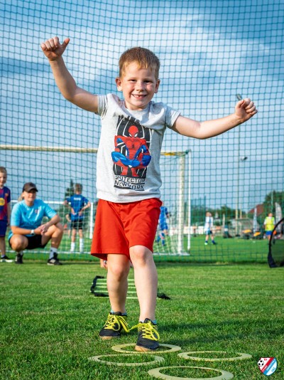 FOTO: Słoneczny wrzesień w pełni, a nasi młodzi piłkarze nie zwalniają tempa