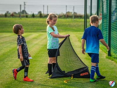 FOTO: Słoneczny wrzesień w pełni, a nasi młodzi piłkarze nie zwalniają tempa