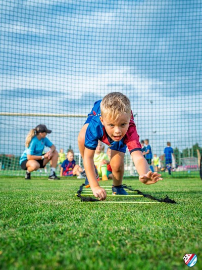 FOTO: Słoneczny wrzesień w pełni, a nasi młodzi piłkarze nie zwalniają tempa