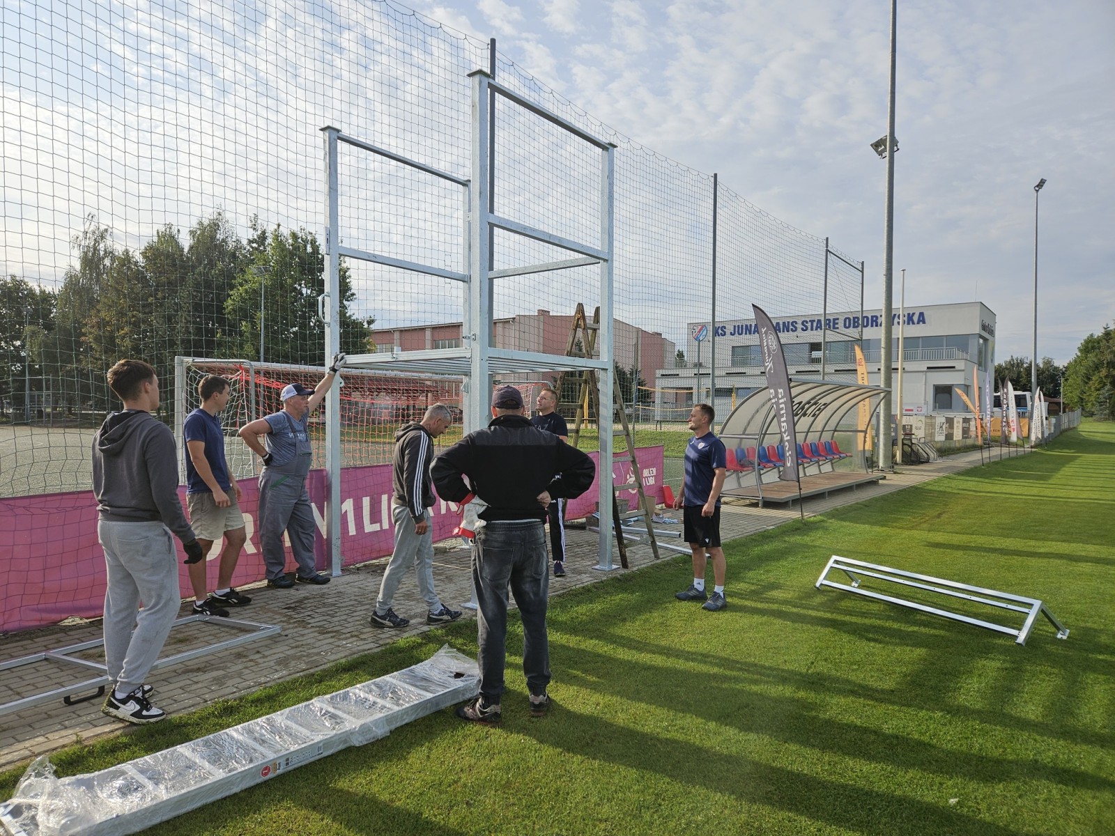 Wielkie wsparcie, wielki efekt – budka spikera już stoi!