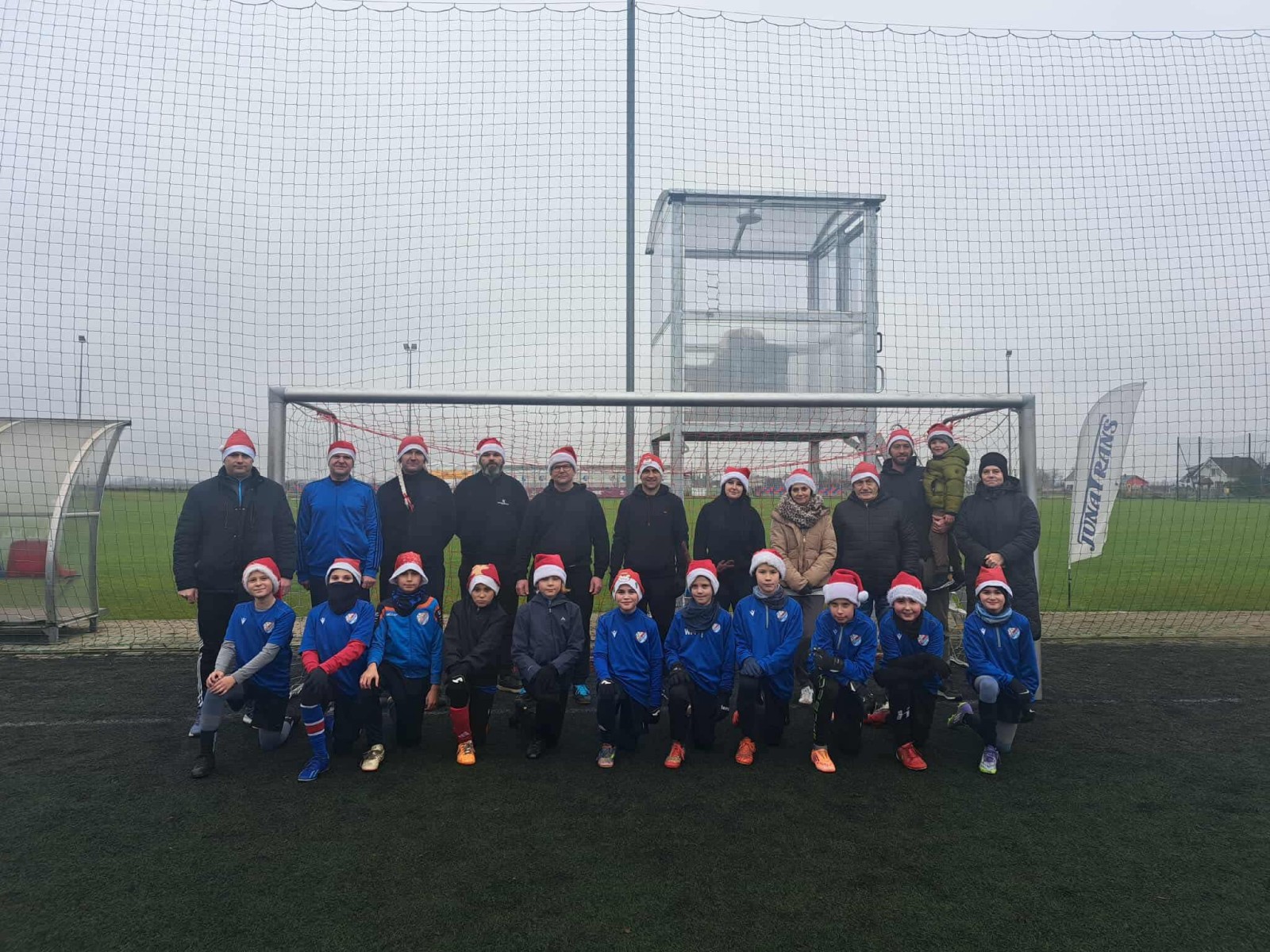 Świąteczne granie Orlików E1 z rodzicami