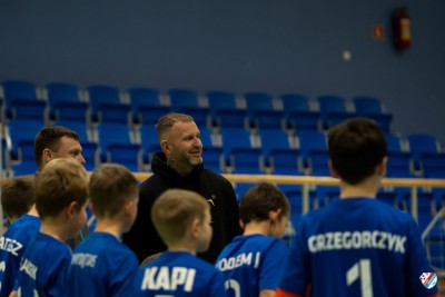 Młodzi zawodnicy rozwijają sprawność i charakter – trening z Tomaszem Matelskim