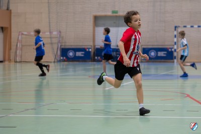 Młodzi zawodnicy rozwijają sprawność i charakter – trening z Tomaszem Matelskim