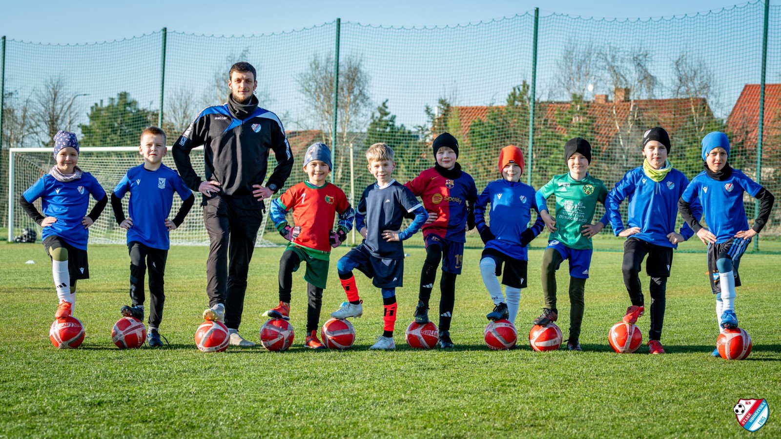 Uśmiech, praca i piłka — tak trenują Żaki F2