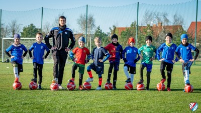 Uśmiech, praca i piłka — tak trenują Żaki F2