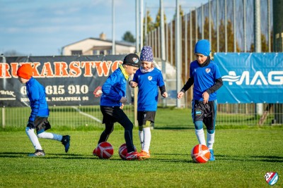 Uśmiech, praca i piłka — tak trenują Żaki F2