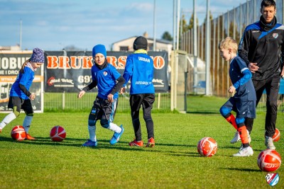 Uśmiech, praca i piłka — tak trenują Żaki F2