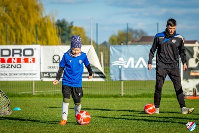 Uśmiech, praca i piłka — tak trenują Żaki F2