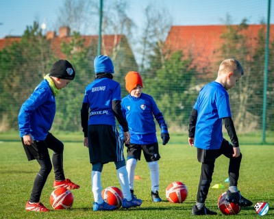 Uśmiech, praca i piłka — tak trenują Żaki F2